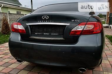 Седан Infiniti M37 2013 в 