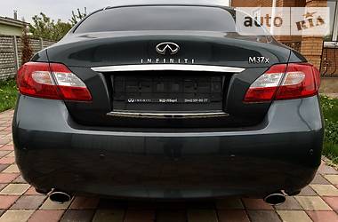 Седан Infiniti M37 2013 в 