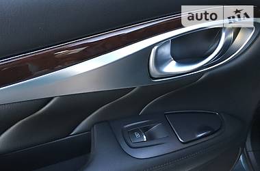 Седан Infiniti M37 2013 в 