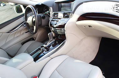 Седан Infiniti M37 2013 в 
