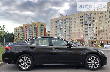 Седан Infiniti M37 2013 в 
