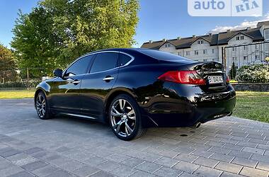 Седан Infiniti M37 2010 в Горішніх Плавнях