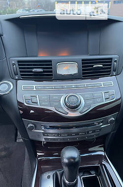 Седан Infiniti M37 2013 в 