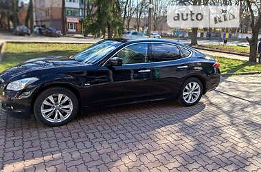 Седан Infiniti M37 2011 в Умані