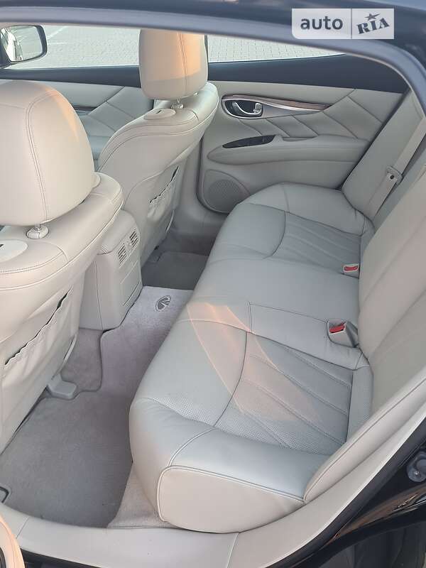 Седан Infiniti M37 2010 в Киеве