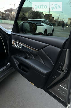 Седан Infiniti M37 2013 в 