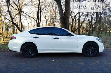 Седан Infiniti M37 2013 в 