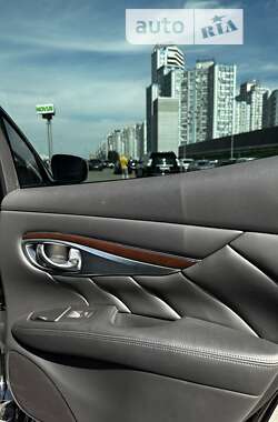 Седан Infiniti M37 2013 в 