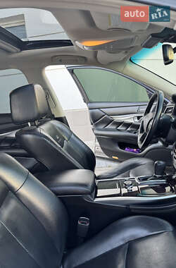 Седан Infiniti M37 2012 в 