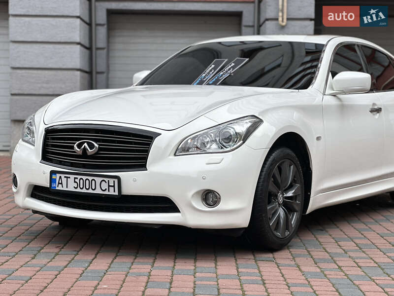 Седан Infiniti M37 2013 в Ивано-Франковске