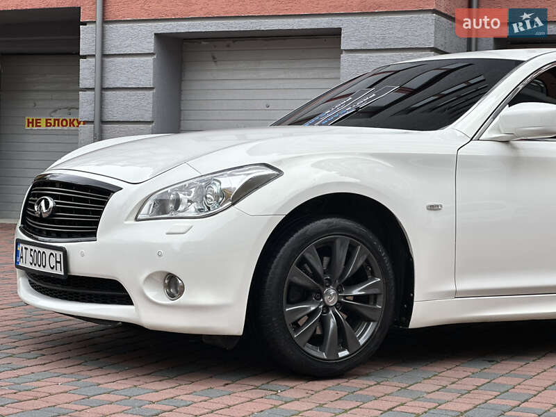 Седан Infiniti M37 2013 в Ивано-Франковске