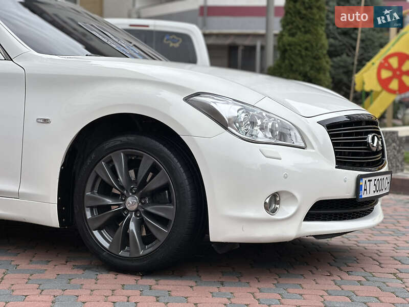 Седан Infiniti M37 2013 в Ивано-Франковске