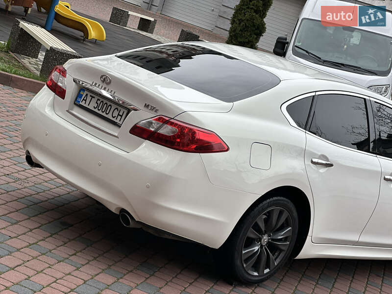 Седан Infiniti M37 2013 в Ивано-Франковске