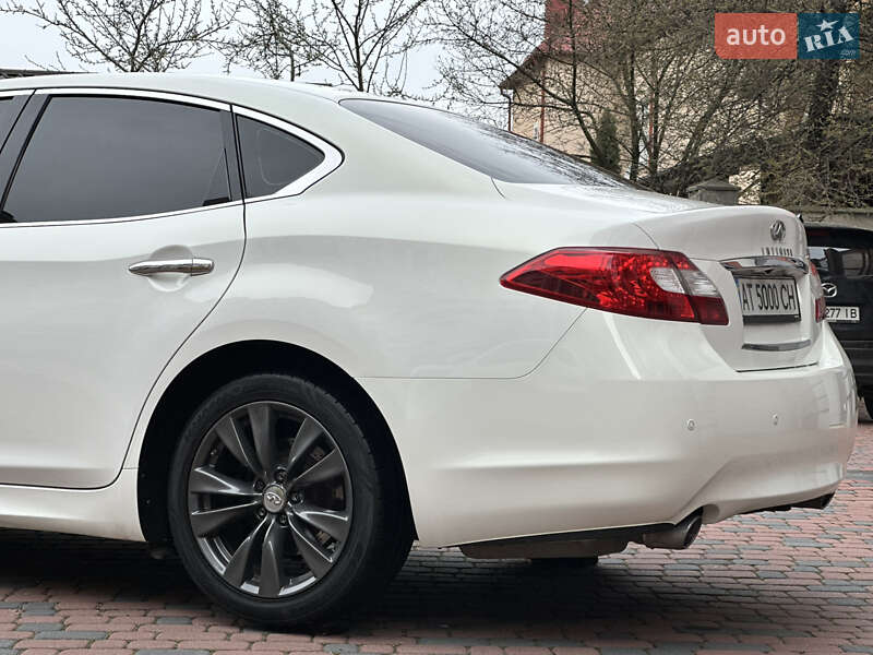 Седан Infiniti M37 2013 в Ивано-Франковске