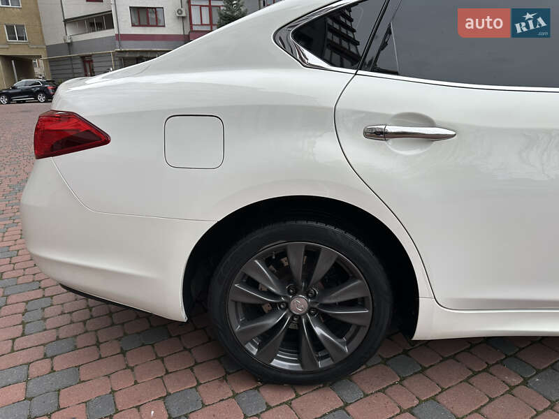Седан Infiniti M37 2013 в Ивано-Франковске