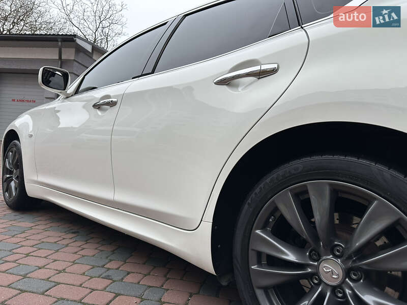 Седан Infiniti M37 2013 в Ивано-Франковске