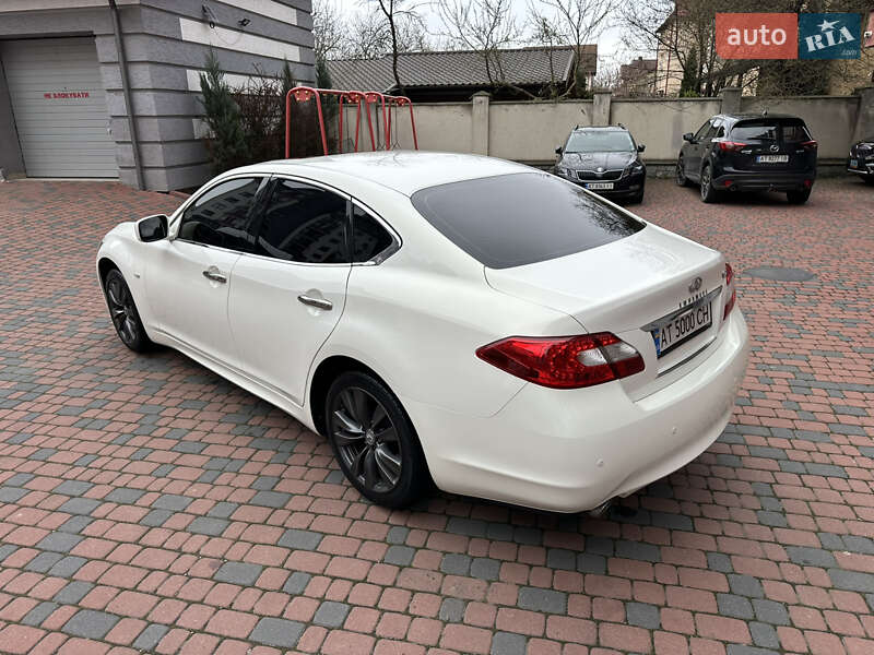 Седан Infiniti M37 2013 в Ивано-Франковске