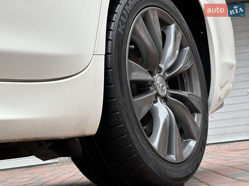 Седан Infiniti M37 2013 в Ивано-Франковске