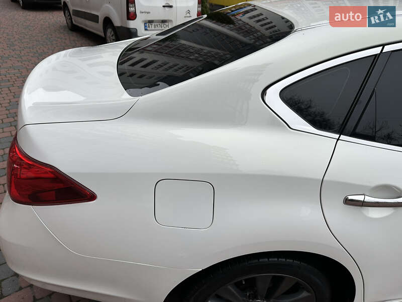 Седан Infiniti M37 2013 в Ивано-Франковске