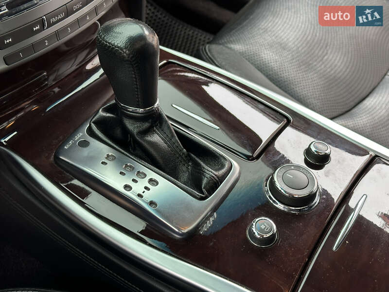 Седан Infiniti M37 2013 в Ивано-Франковске
