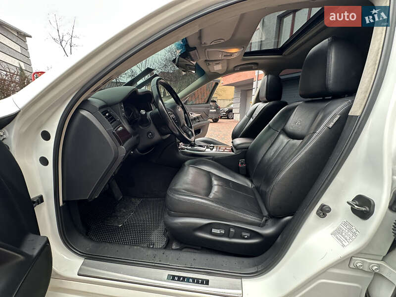 Седан Infiniti M37 2013 в Ивано-Франковске
