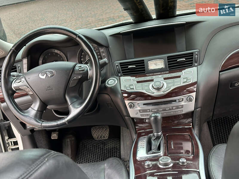 Седан Infiniti M37 2013 в Ивано-Франковске