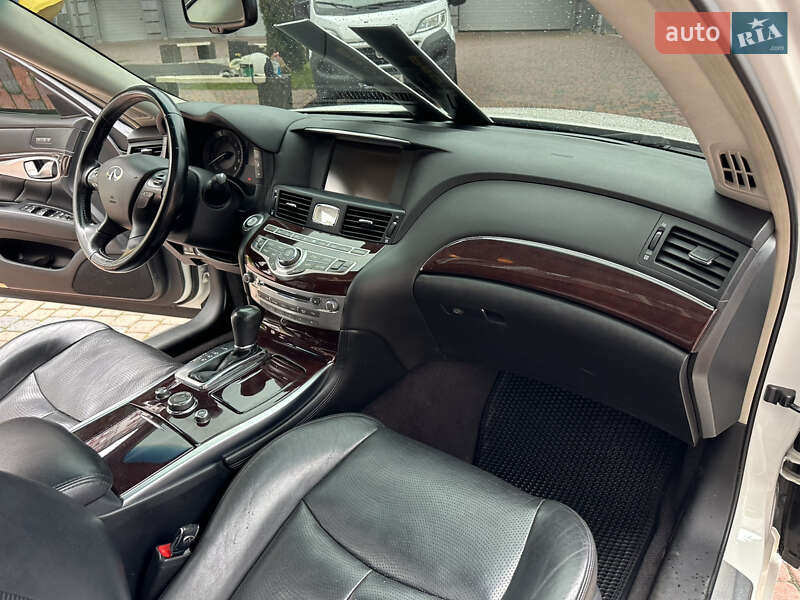 Седан Infiniti M37 2013 в Ивано-Франковске