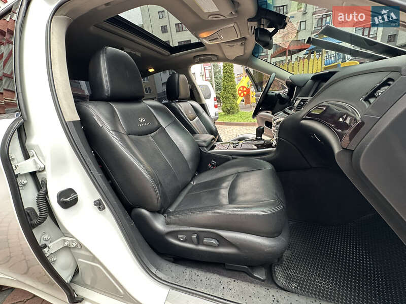 Седан Infiniti M37 2013 в Ивано-Франковске