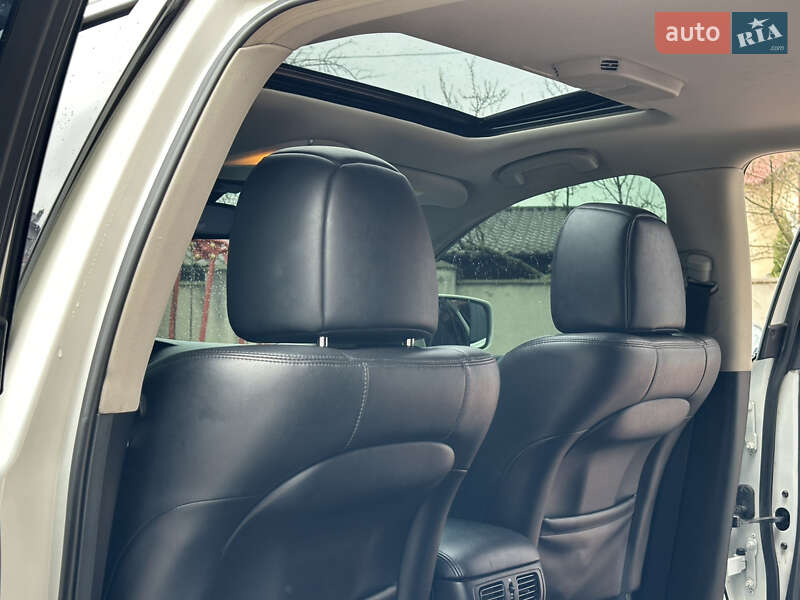 Седан Infiniti M37 2013 в Ивано-Франковске