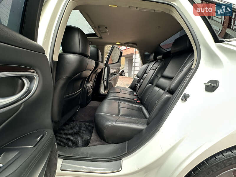 Седан Infiniti M37 2013 в Ивано-Франковске