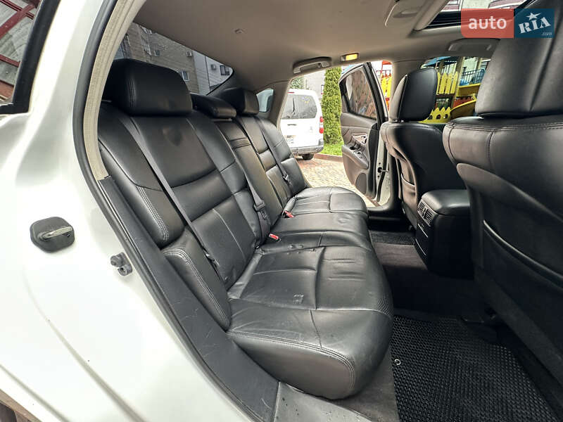 Седан Infiniti M37 2013 в Ивано-Франковске