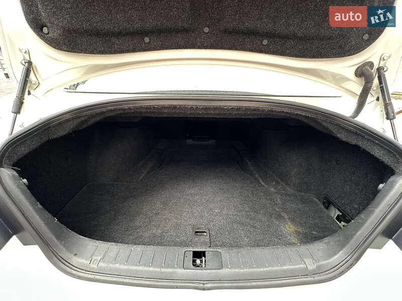 Седан Infiniti M37 2013 в Ивано-Франковске