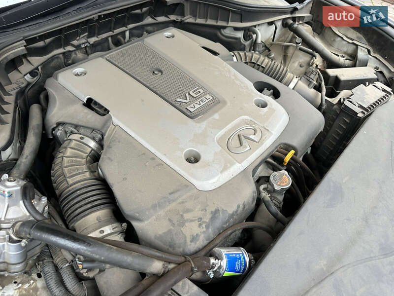 Седан Infiniti M37 2013 в Ивано-Франковске