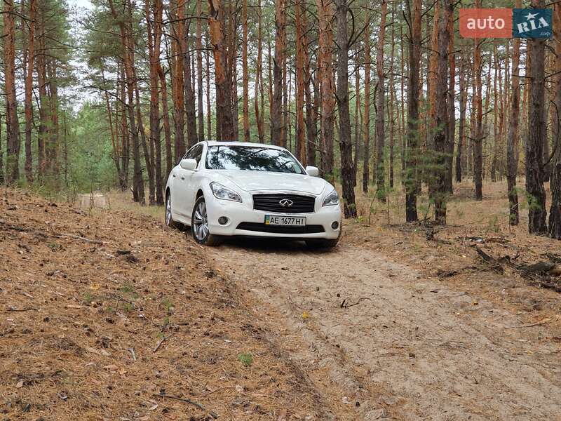 Седан Infiniti M37 2011 в Днепре