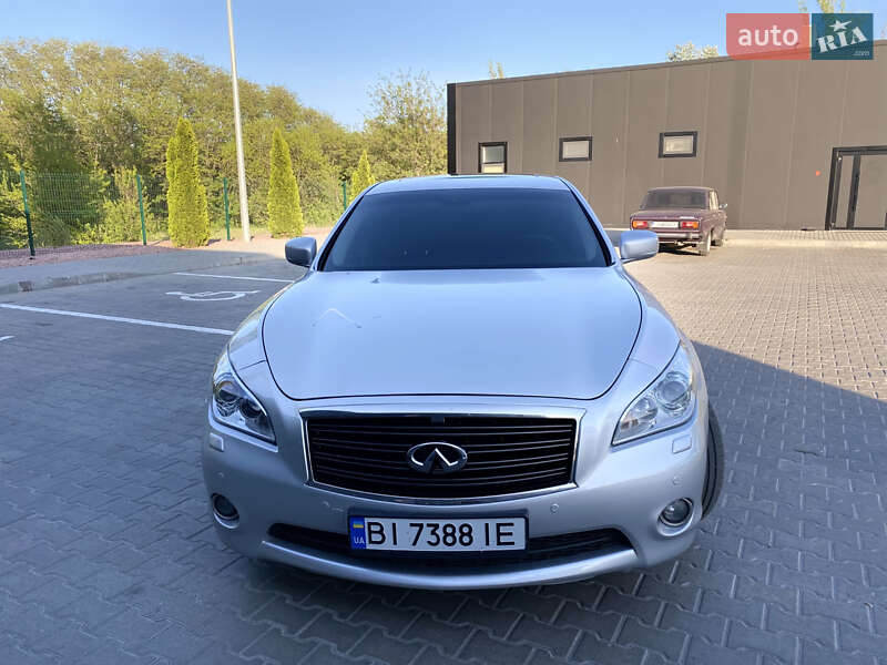 Седан Infiniti M37 2012 в Кременчуці