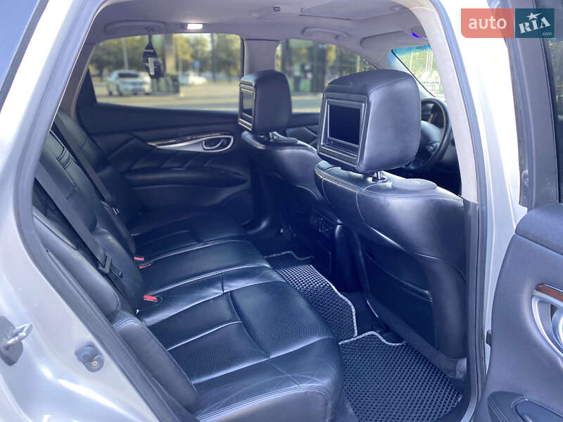 Седан Infiniti M37 2012 в Кременчуці