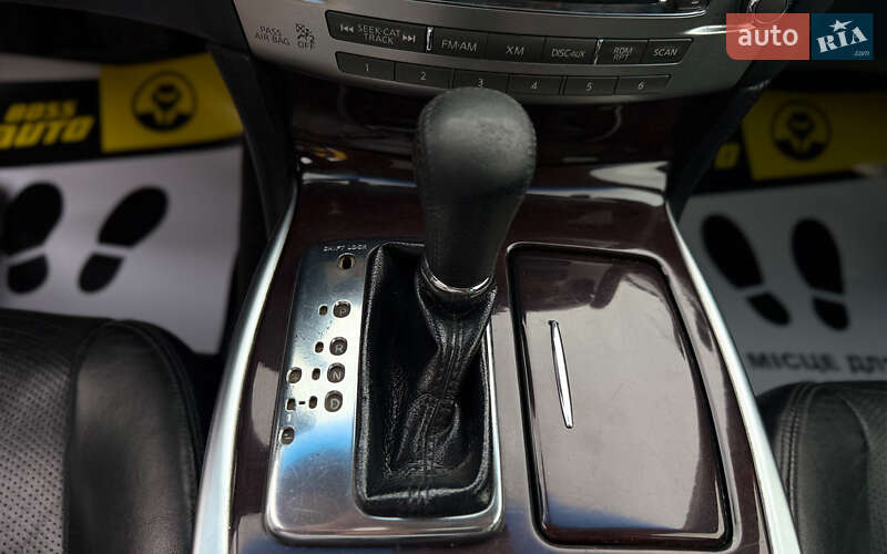Седан Infiniti M37 2010 в Мукачевому