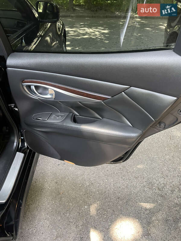 Седан Infiniti M37 2013 в Киеве фото 13 Седан Infiniti M37 2013 в Киеве