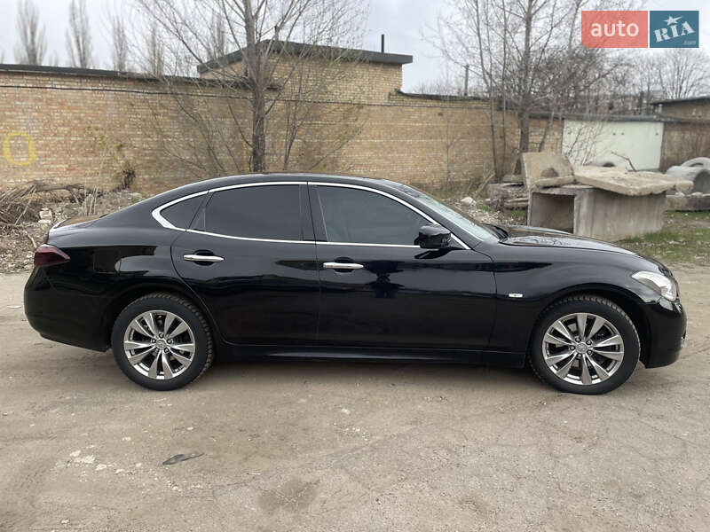 Седан Infiniti M37 2013 в Киеве