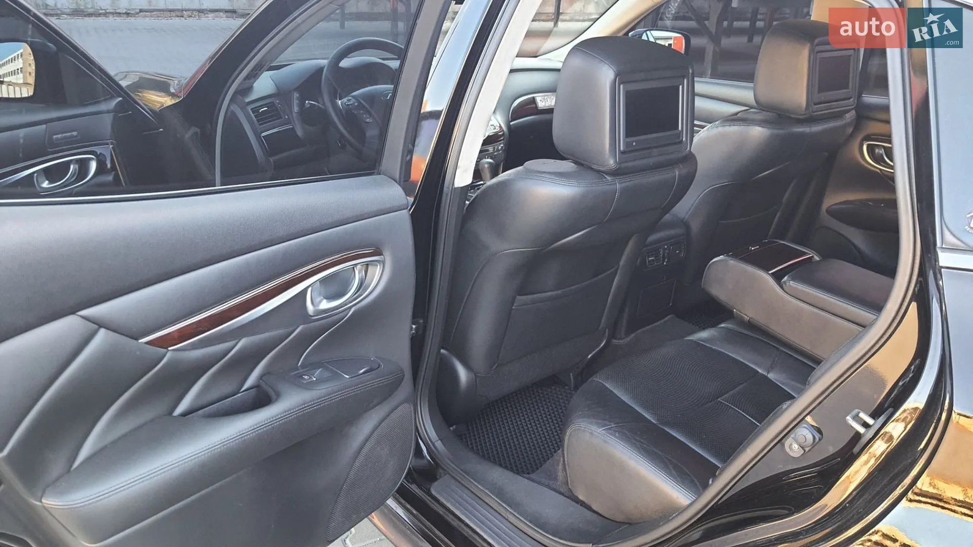 2010 Infiniti M - мініатюра 8