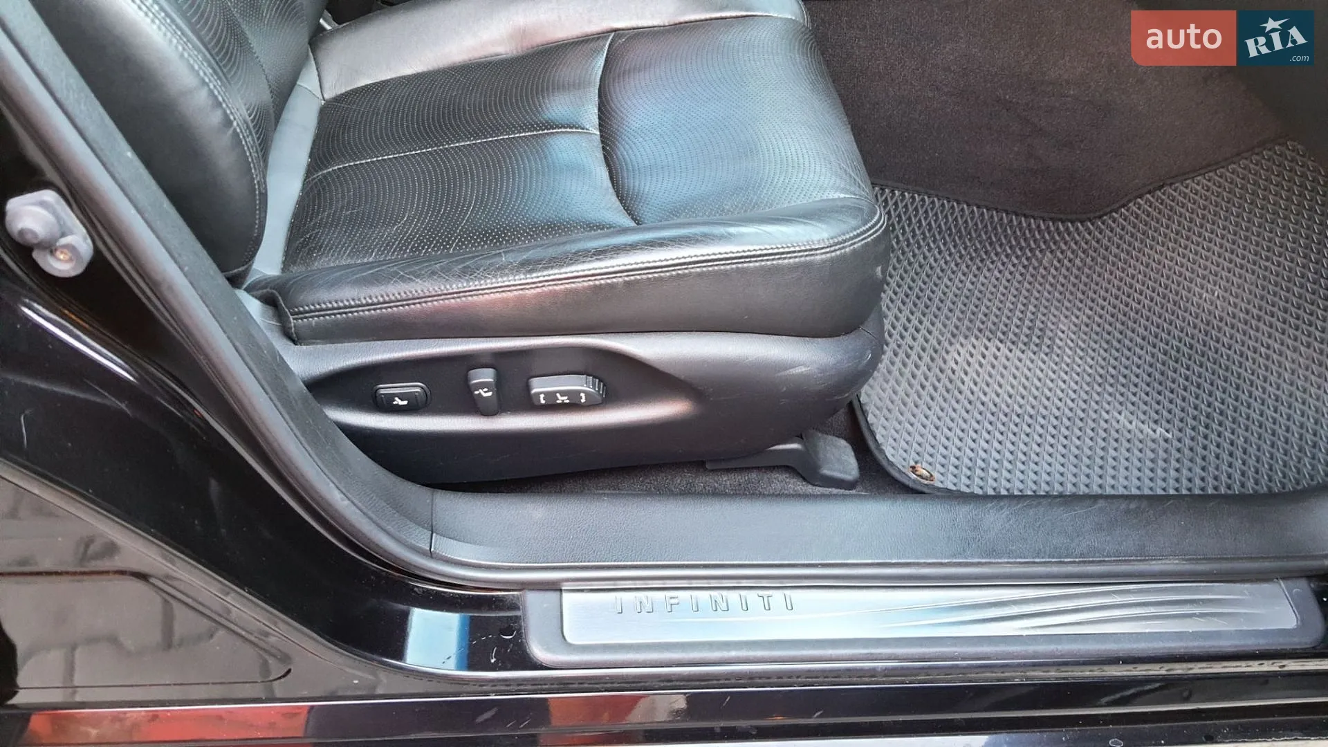 2010 Infiniti M - мініатюра 11