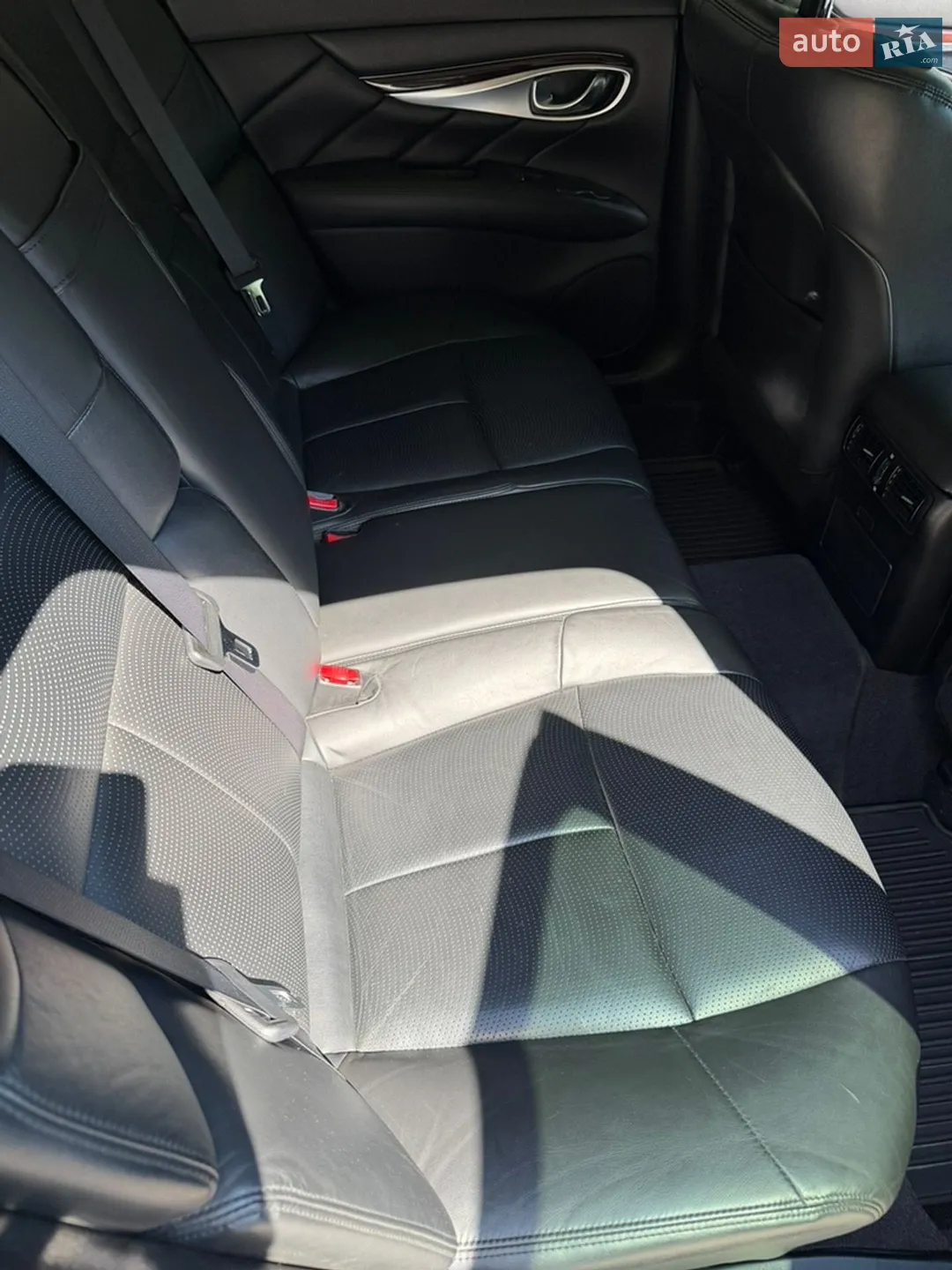 2011 Infiniti M - мініатюра 19