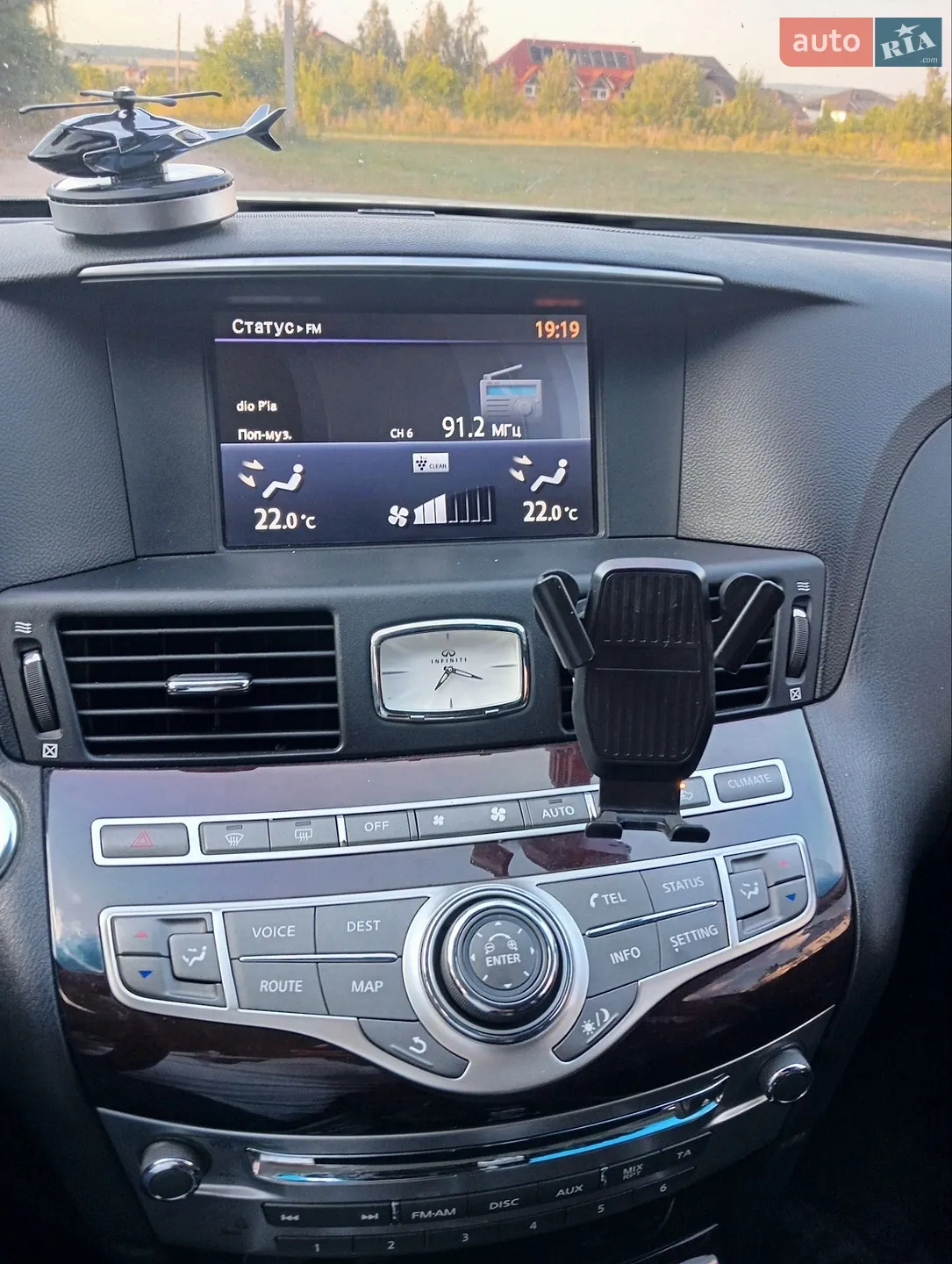 2011 Infiniti M - мініатюра 10