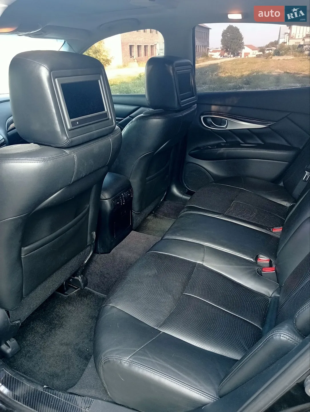 2011 Infiniti M - мініатюра 8