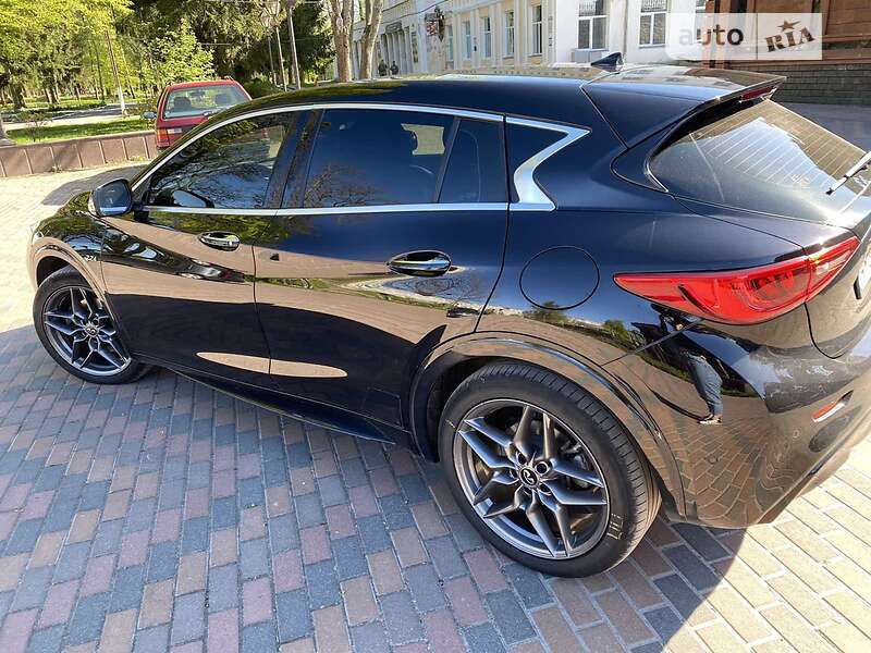 Позашляховик / Кросовер Infiniti Q30 2016 в Звягелі