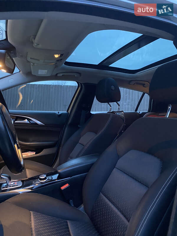 Хэтчбек Infiniti Q30 2016 в Бориславе