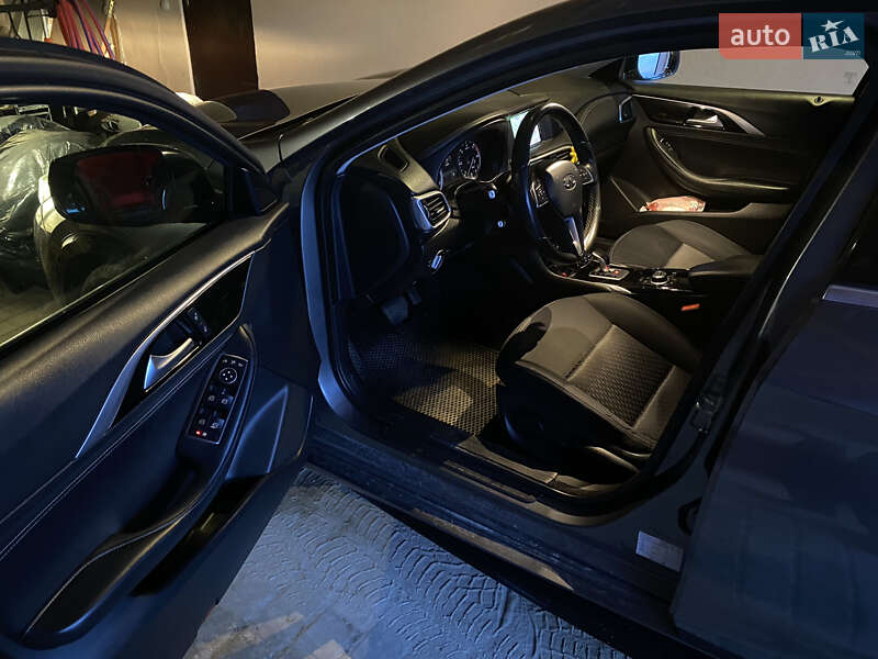 Хэтчбек Infiniti Q30 2016 в Бориславе