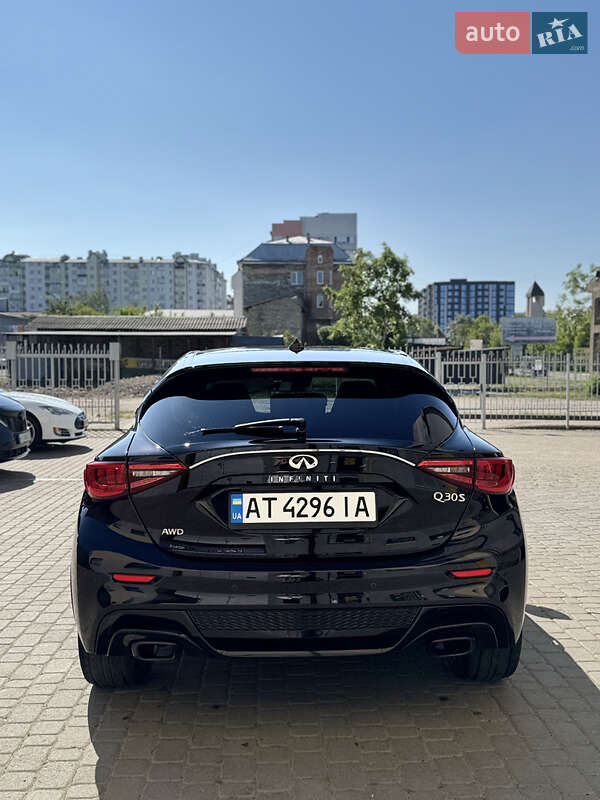 Хетчбек Infiniti Q30 2016 в Івано-Франківську