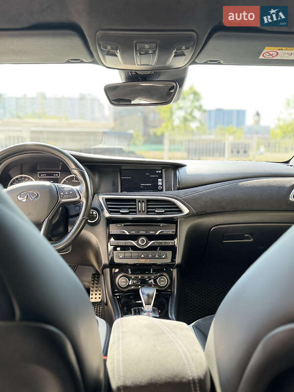 Хетчбек Infiniti Q30 2016 в Івано-Франківську