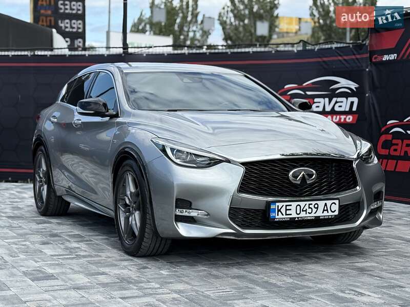 Infiniti Q30 2016